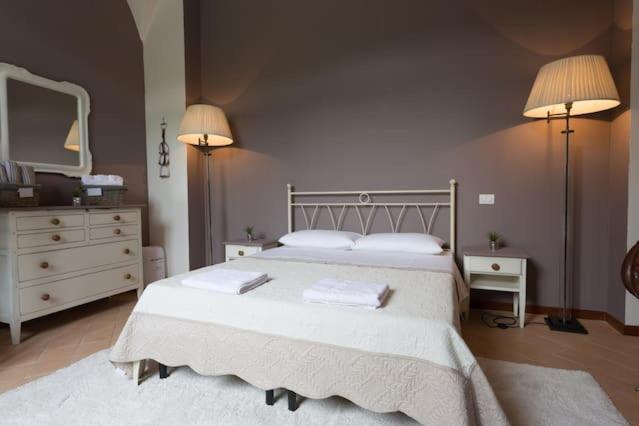 Ht Castello Di Campolongo Aparthotel Valfabbrica Exterior foto