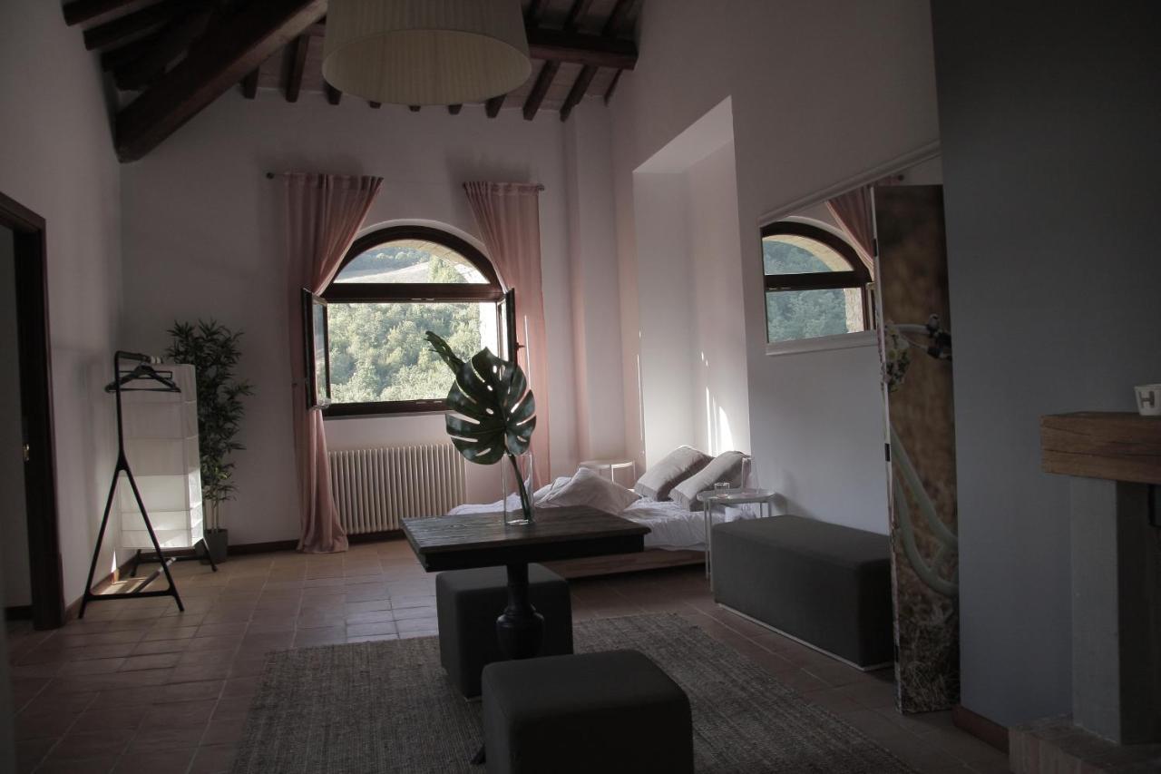 Ht Castello Di Campolongo Aparthotel Valfabbrica Exterior foto