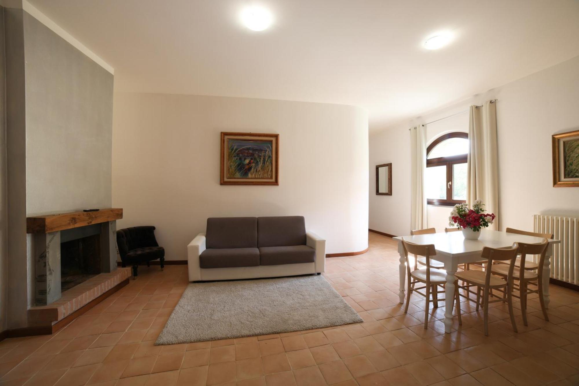 Ht Castello Di Campolongo Aparthotel Valfabbrica Exterior foto