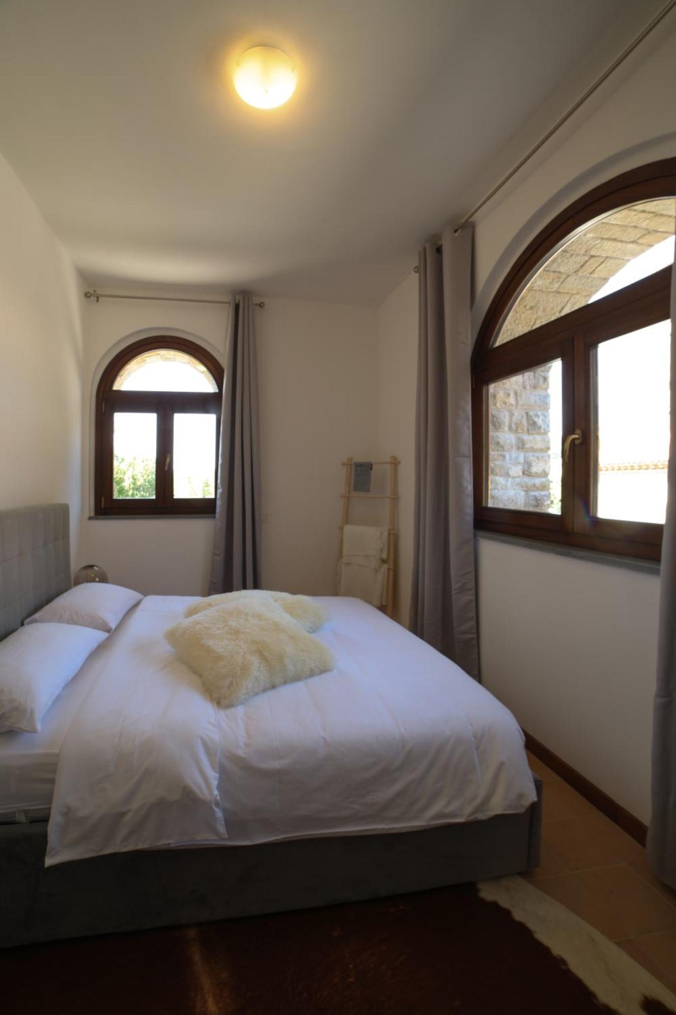 Ht Castello Di Campolongo Aparthotel Valfabbrica Exterior foto